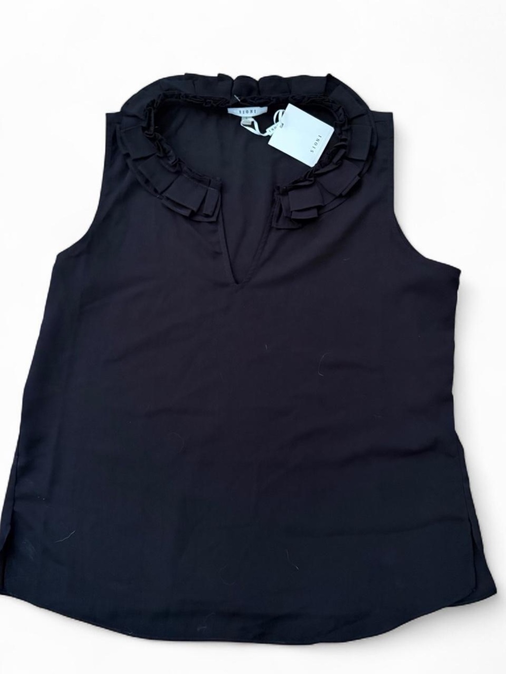 New!!! Sioni black blouse w ruffled neckline Sz L